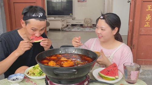 吃火锅时吃瓜,一场味蕾与视觉的双重盛宴