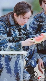 带你吃瓜男生拍照,带你一窥“吃瓜男生拍照”背后的趣味与潮流