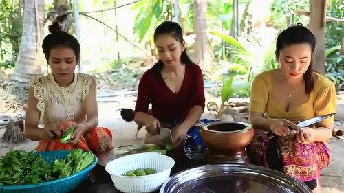 鹏城三姐妹吃瓜